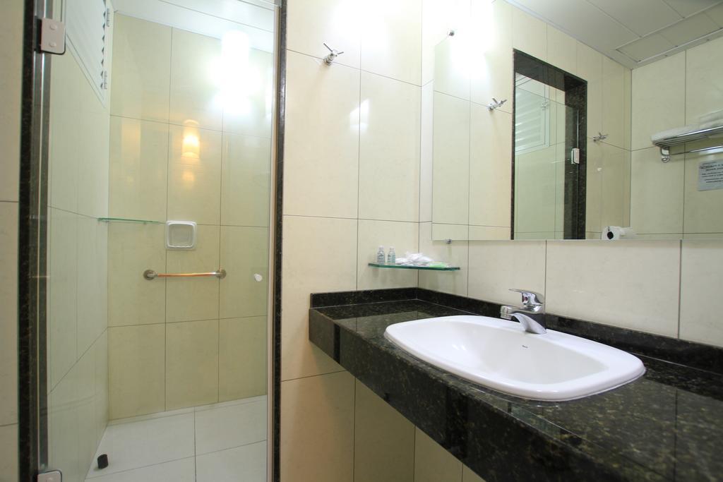 Hotel Confiance Prime Batel Curitiba Quarto foto